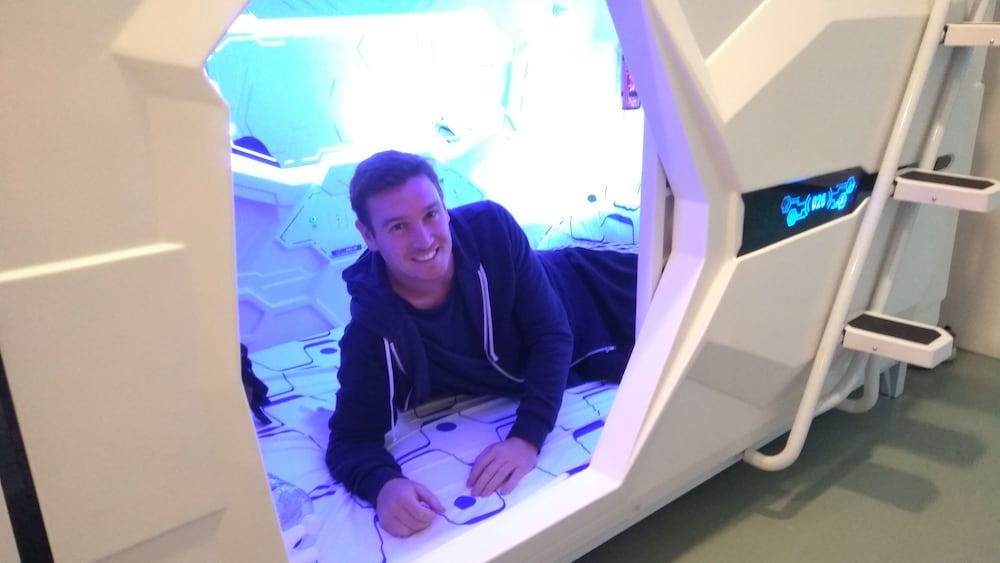Space Capsule Hotel 17/32