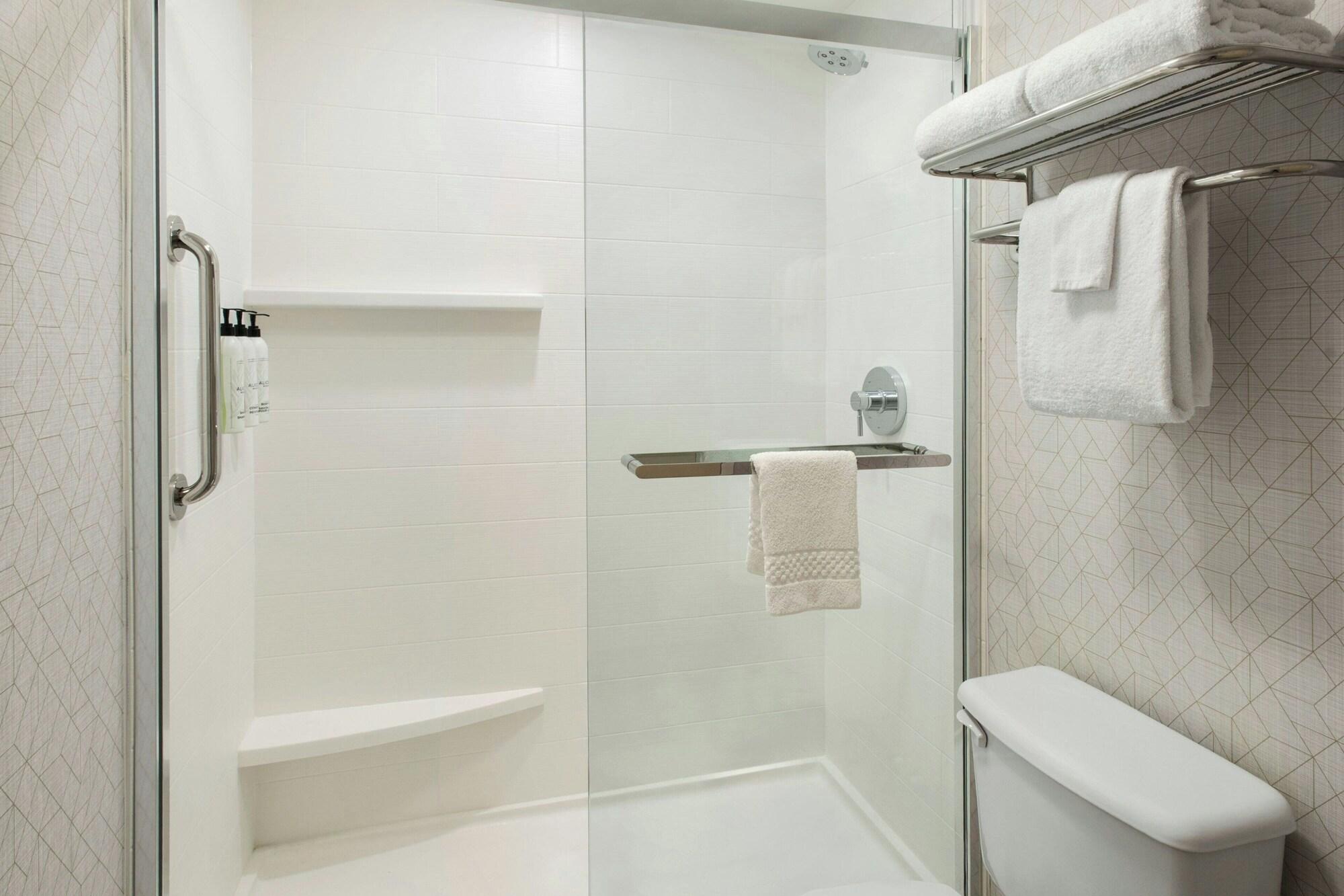 Suite, Multiple Beds, Accessible، Springhill Suites Pittsburgh Mills 2/7