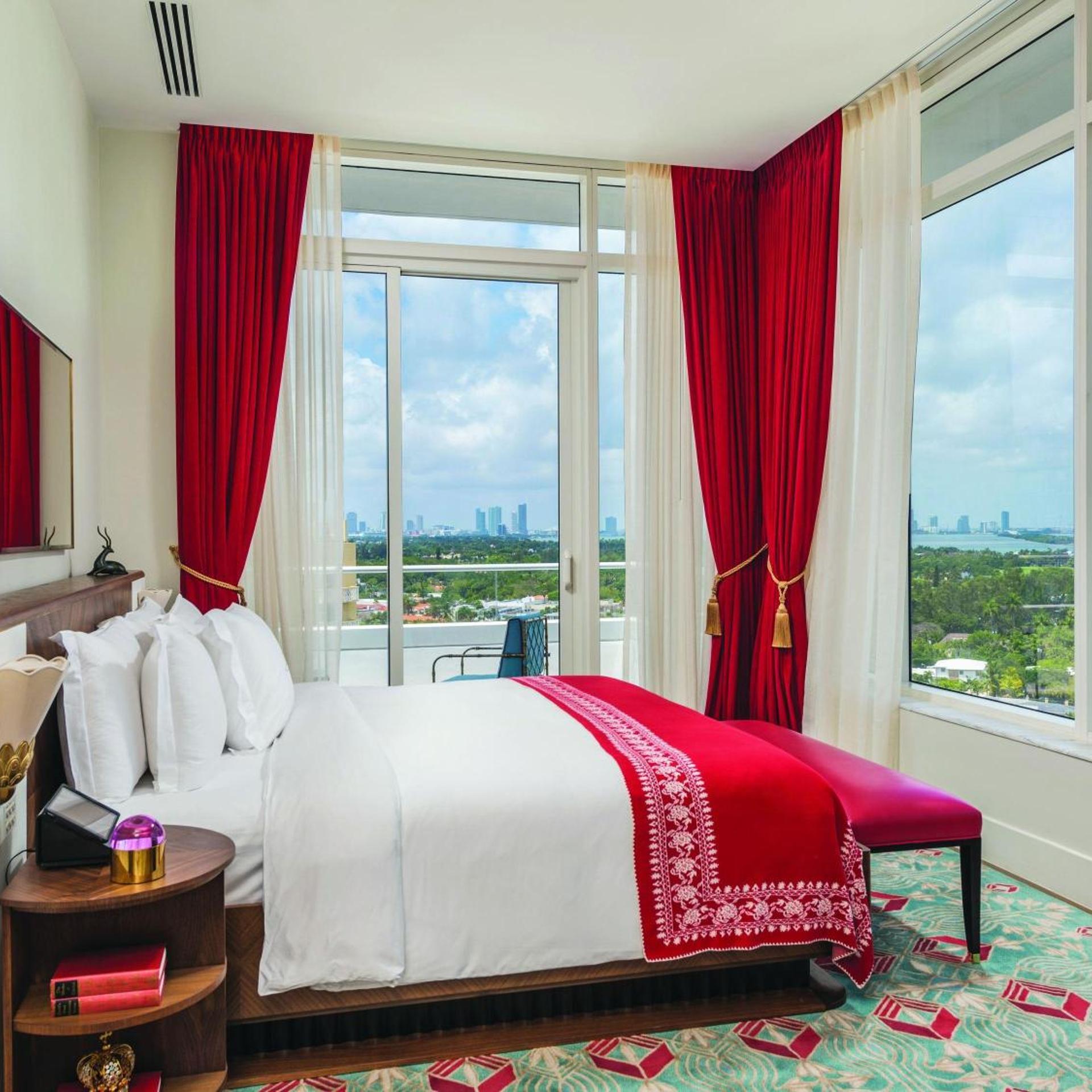 3 Bedrooms, Suite, King Bed, Ocean Front