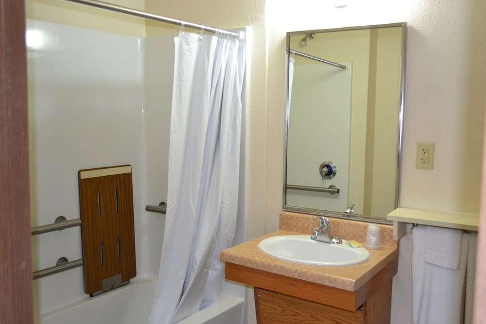 WoodSpring Suites San Antonio Fort Sam 37/41