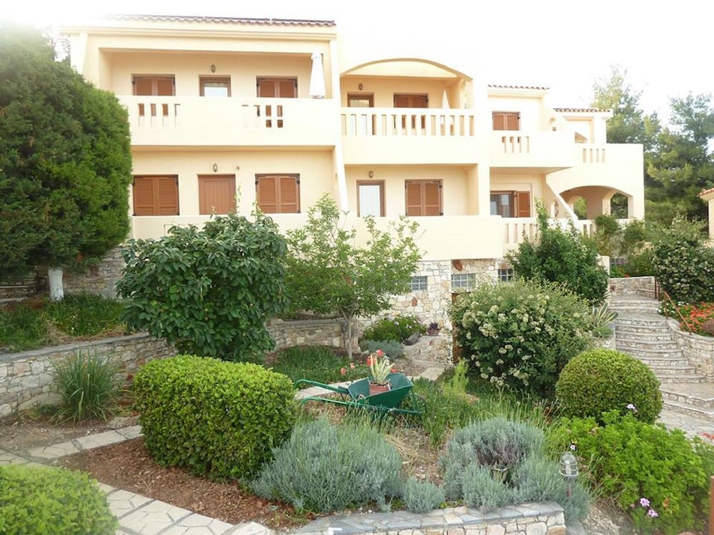 Milia Bay Hotel and Apartments 28/32