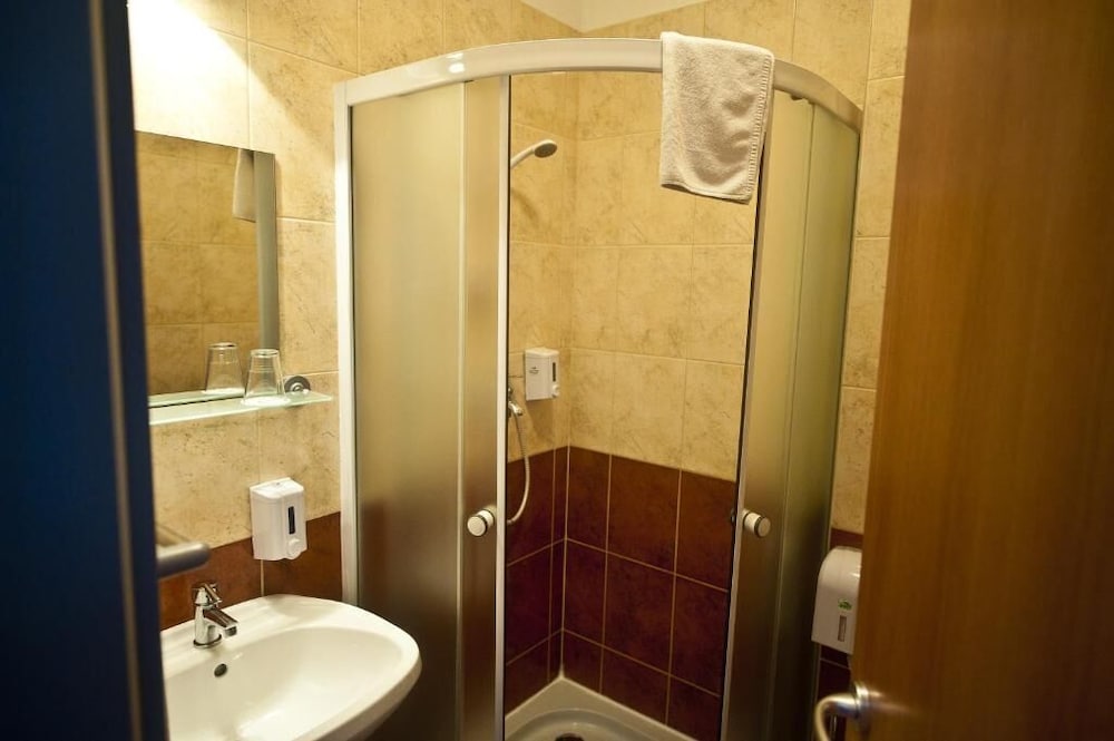 Canada Hotel Budapest 49/50