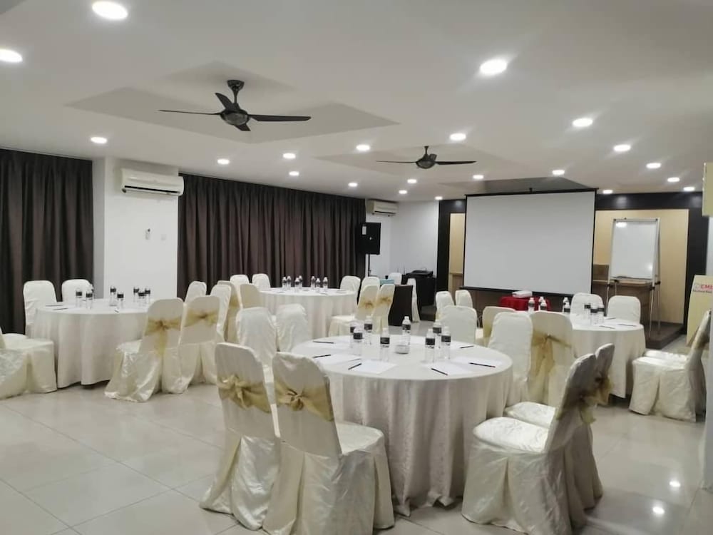 D'embassy Serviced Residence Suites 49/55