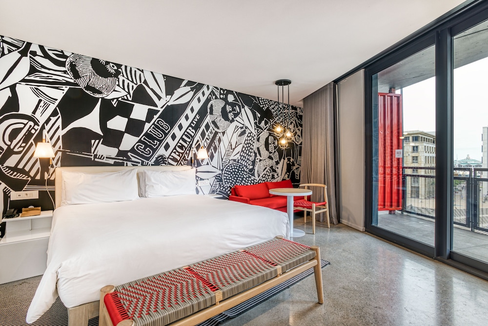 Radisson RED Cape Town V&A Waterfront 18/49
