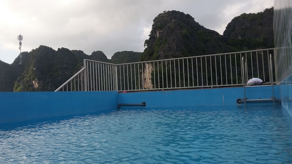 Limestone Boutique Hotel 74/76
