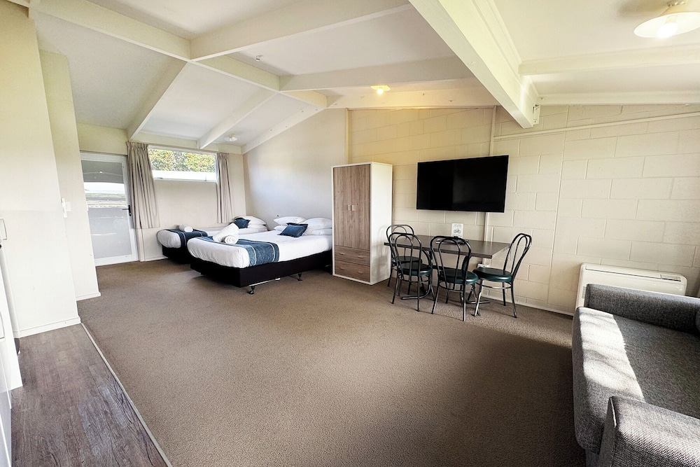 استوديو بانورامي بسرير كوين وسرير فردي بإطلالة على الحديقة مع أريكة، Tahuna Beach Kiwi Holiday Park & Motel 3/6