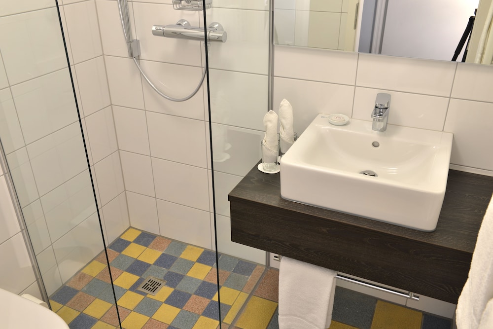 Uhu Gastehaus 36/39
