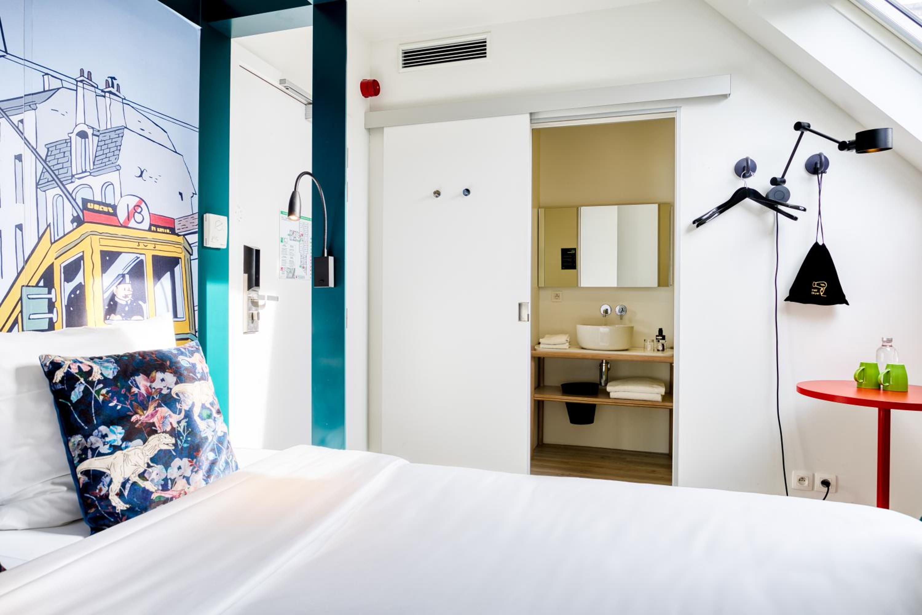 غرفة بسرير كوين، B&B Hotel Brussels Centre Louise 4/7