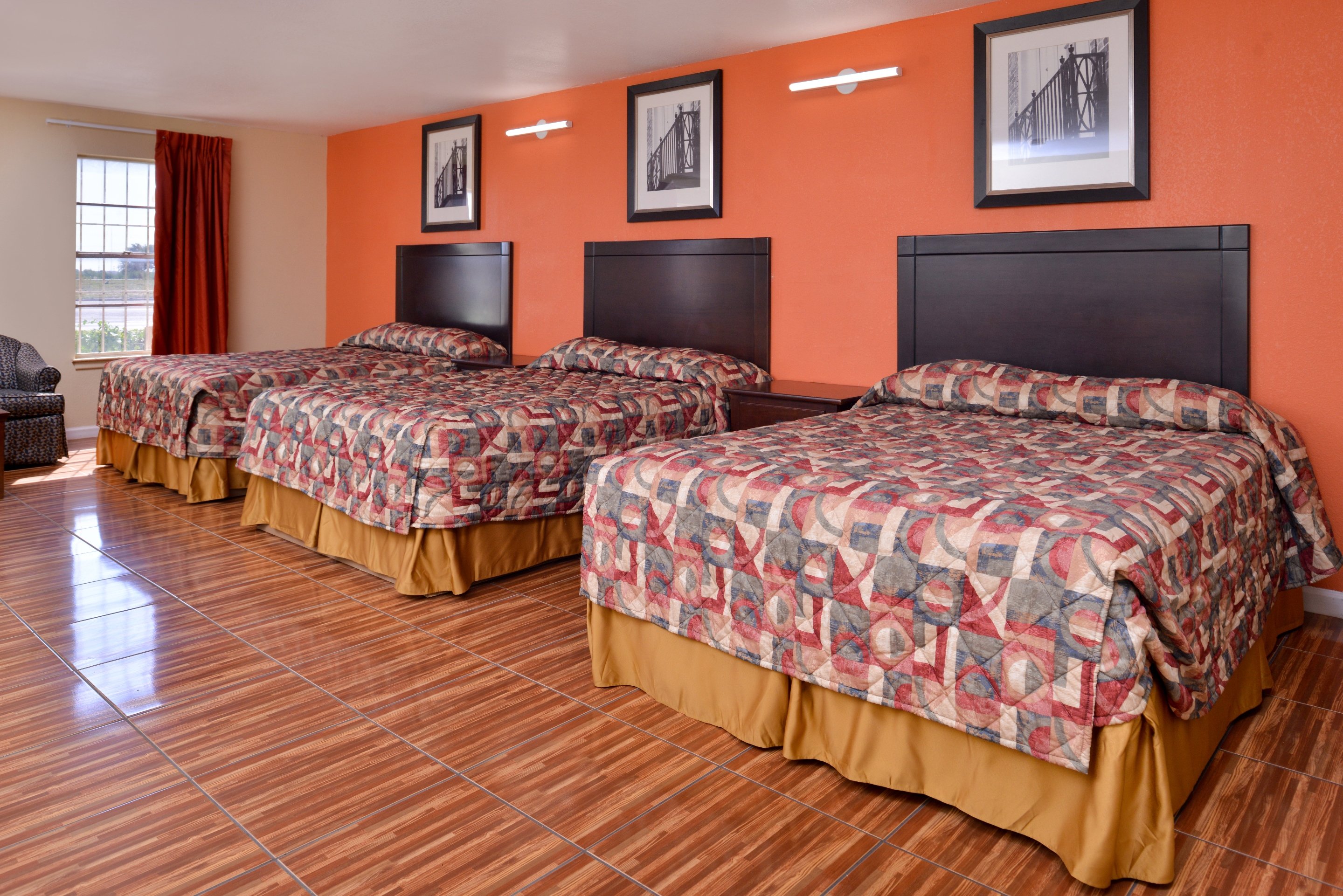 Scottish Inns & Suites 19/46