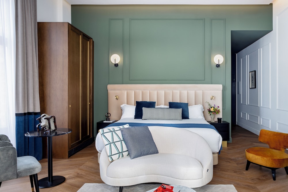 Marina, Suite, King Bed