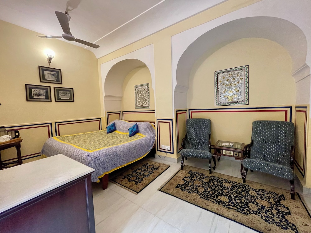 Khatu Haveli 40/61