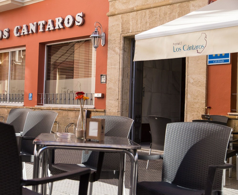 Los Cantaros 50/71