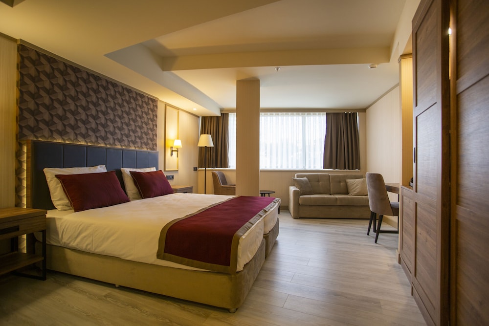 SUPERIOR, DOUBLE OR TWIN BED