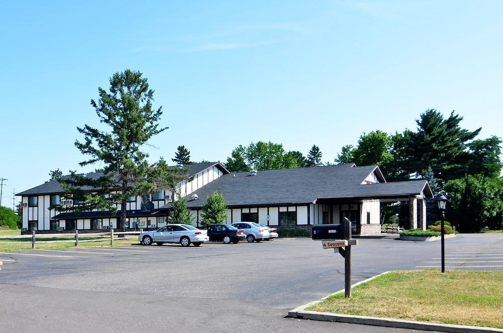 Super 8 by Wyndham Hayward WI 53/60