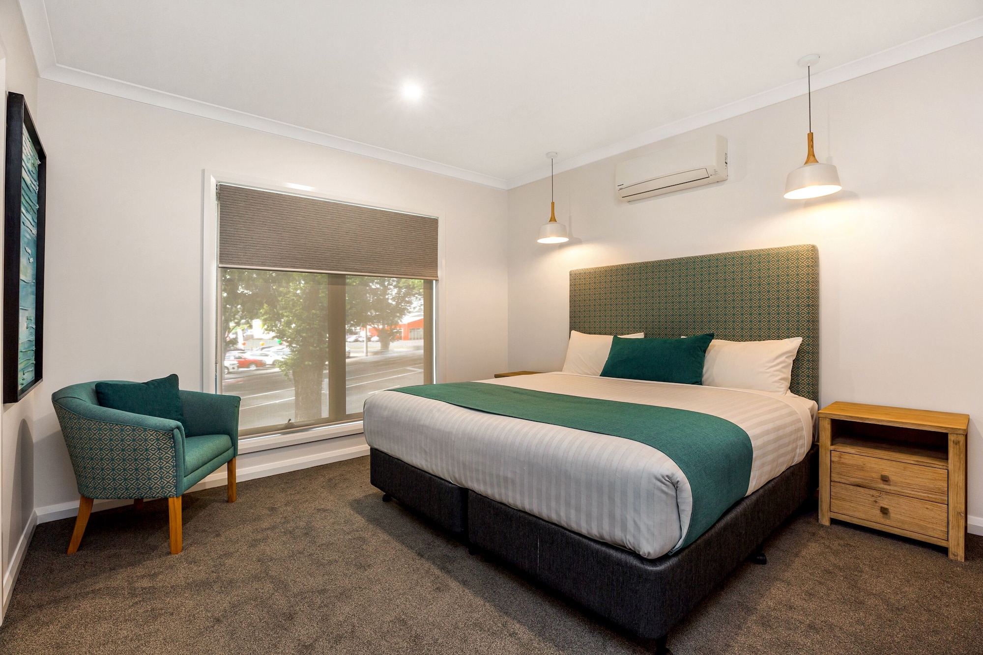 3 Bedrooms, Apartment, 1 King and 4 Single Beds