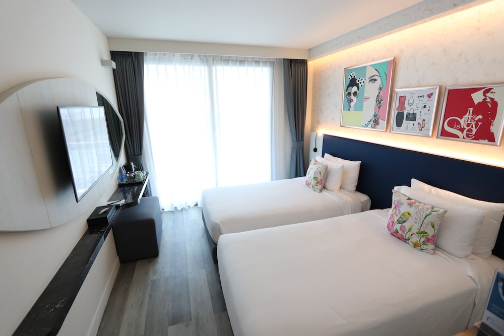 Hotel Clover Patong Phuket 30/75