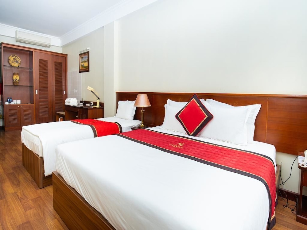 Regal Hotel 15/34