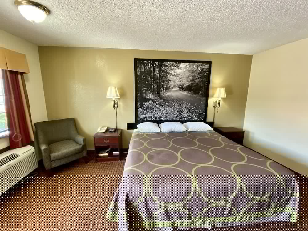 Super 8 By Wyndham Shawnee 20/48