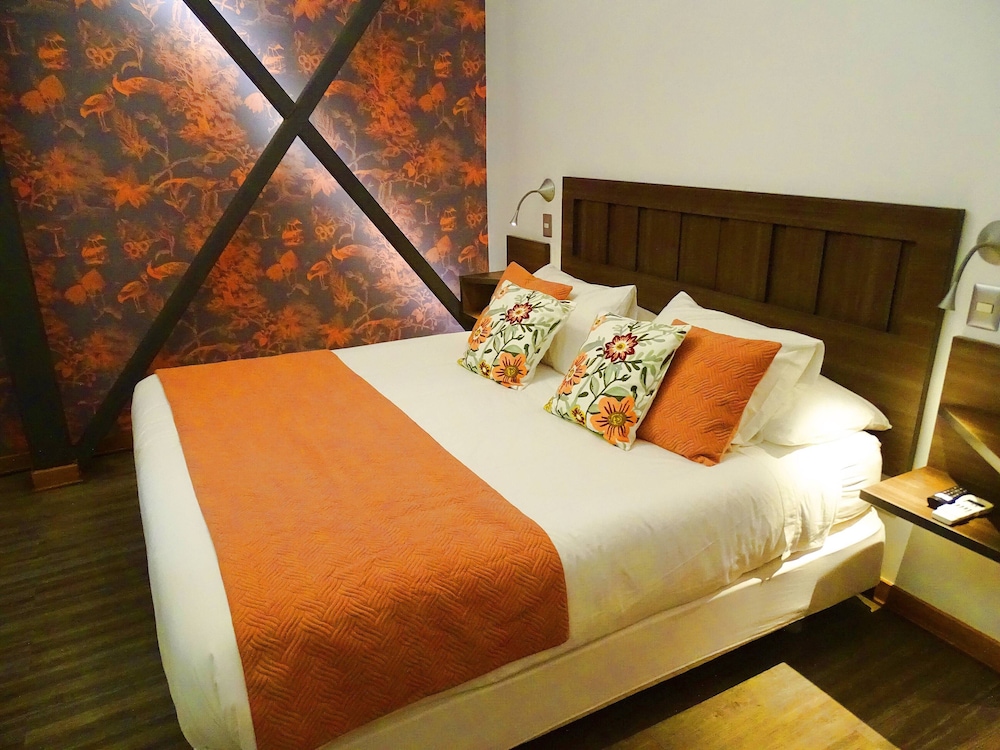 Su Merced Hotel Boutique 11/89