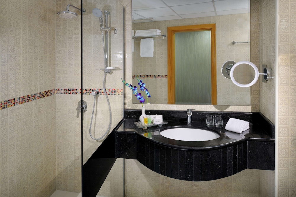 Al Safir Tower 20/72