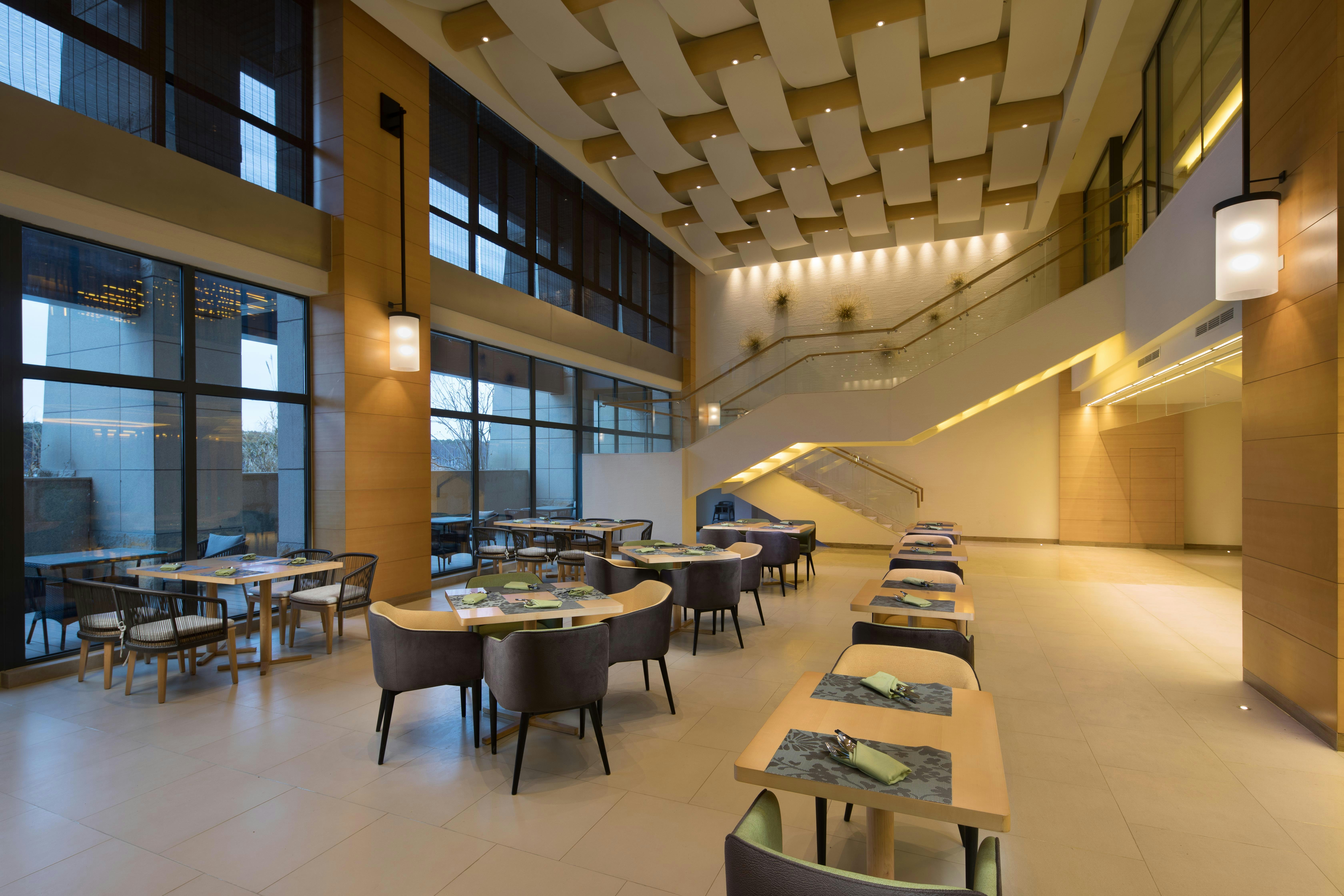 HOLIDAY INN KUNSHAN HUAQIAO 23/50
