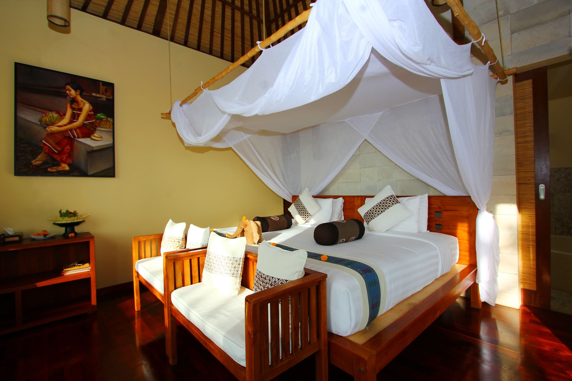 2 BEDROOMS, VILLA, PRIVATE POOL, JETTED TUB