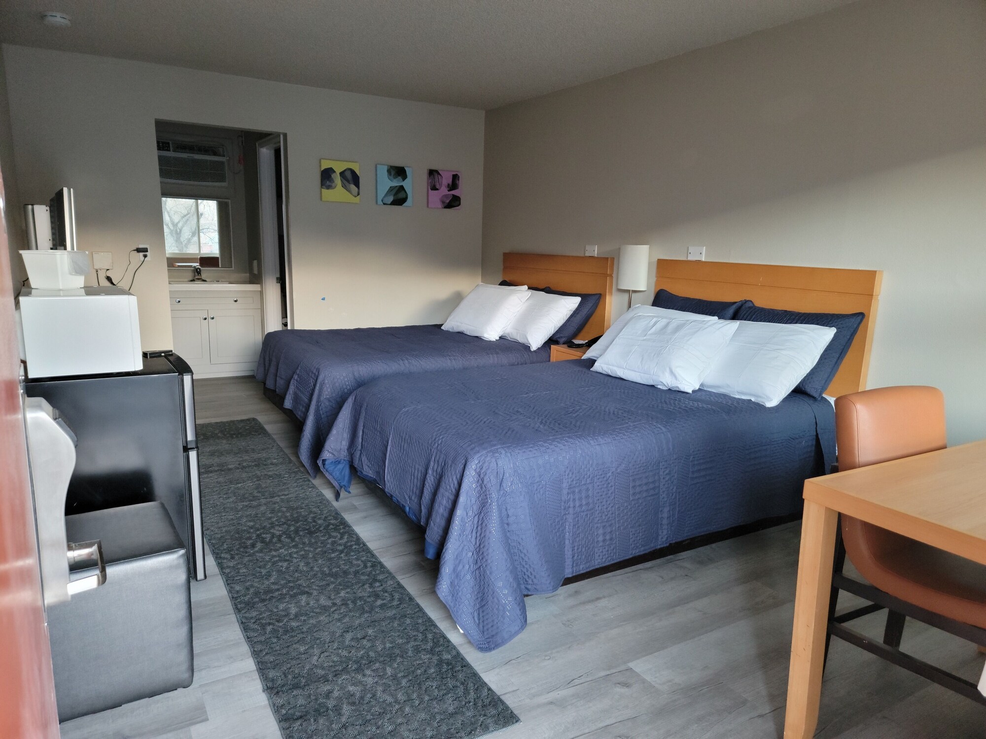 STANDARD, 2 DOUBLE BEDS
