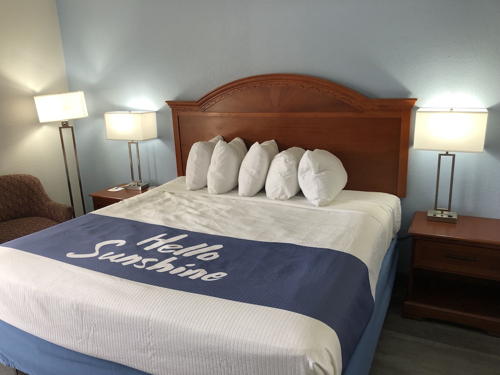 Days Inn by Wyndham Shorter 15/24
