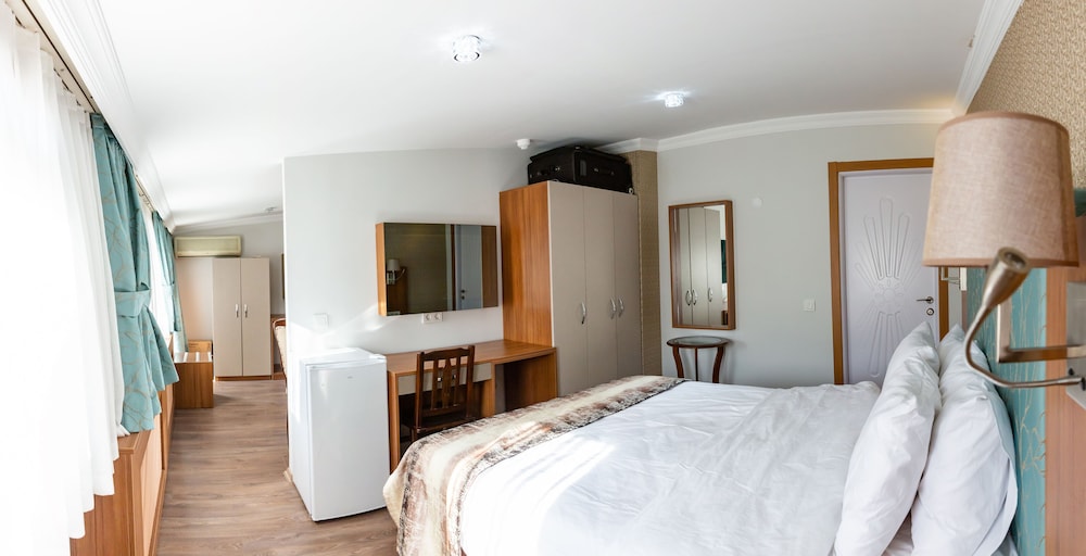 1 BEDROOM, SUPERIOR, TRIPLE