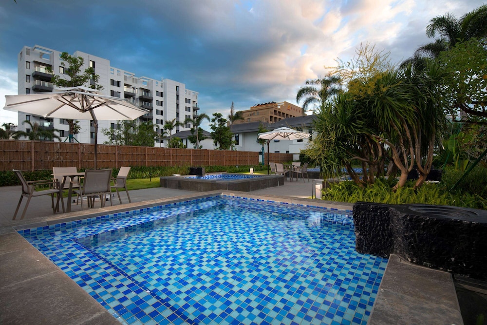 Ramada Encore by Wyndham Jiusuo Downtown 16/17