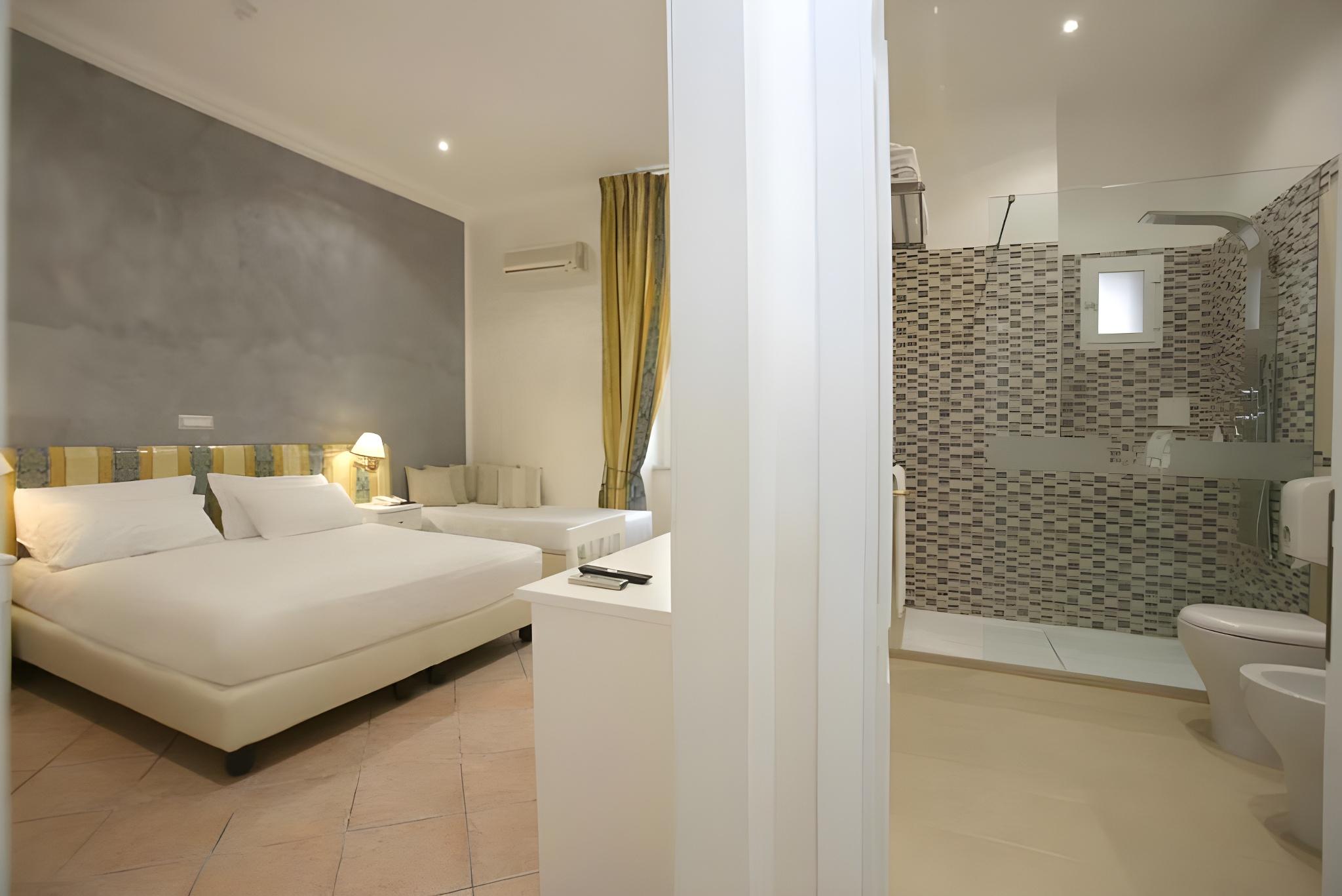 ROOM, DOUBLE BED