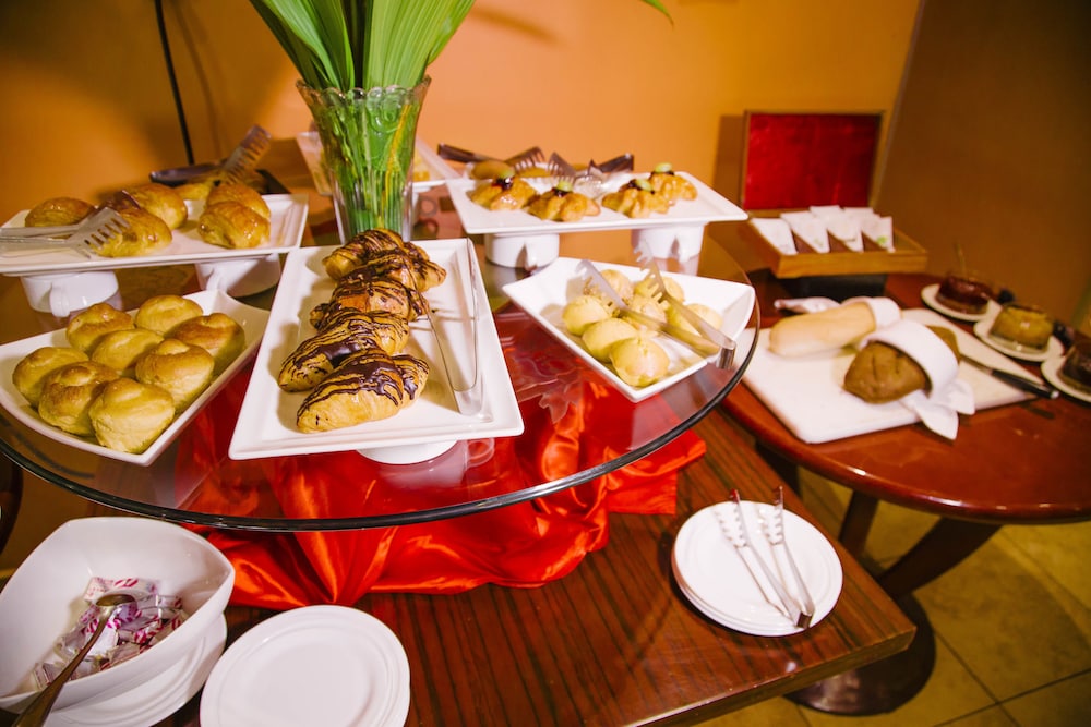 Boma Inn Nairobi 25/50