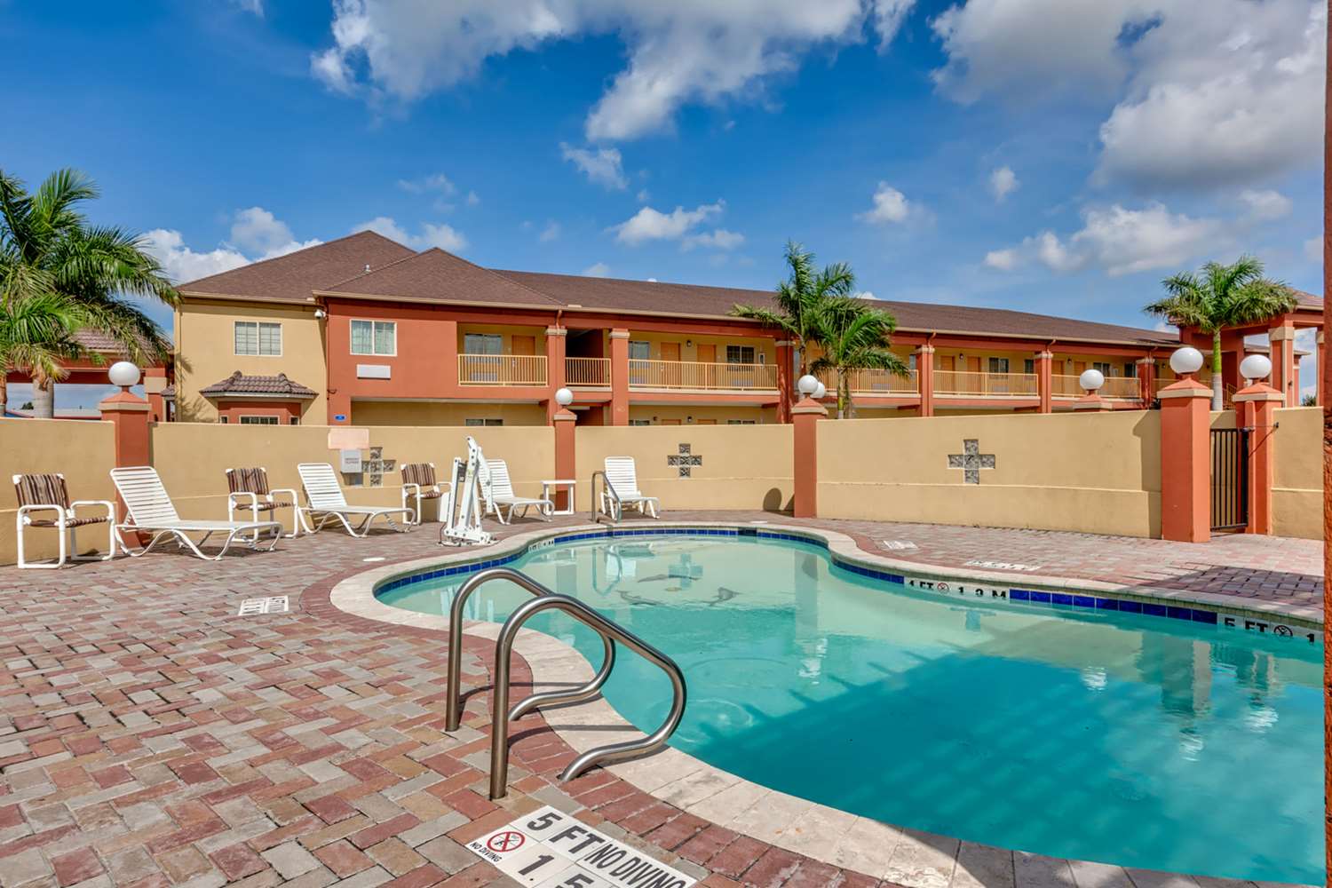Quality Inn Brownsville, TX 24/24