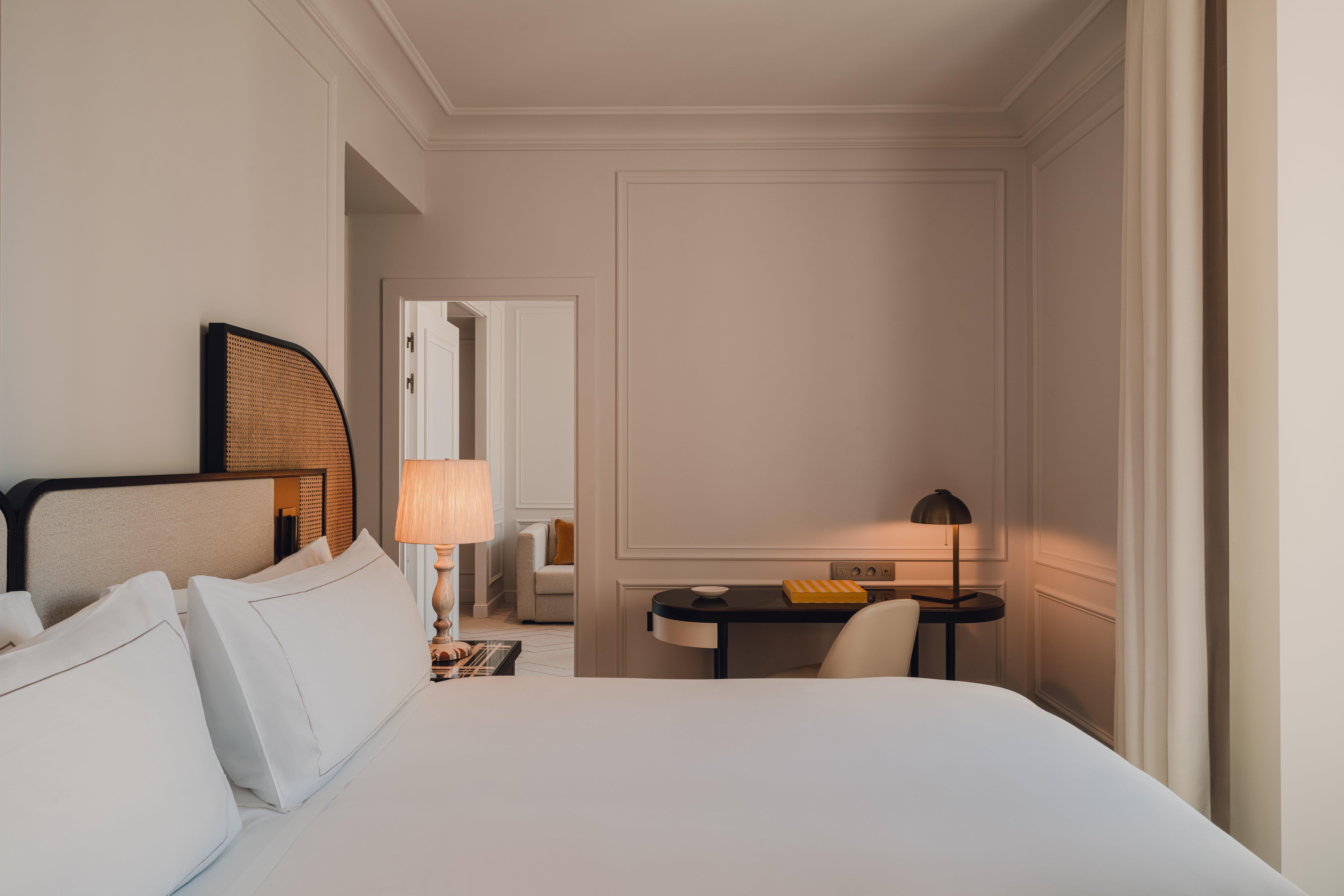 جناح بإطلالة على الحديقة بشرفة بغرفة نوم واحدة مع أريكة، Carlton Cannes, a Regent Hotel 2/5