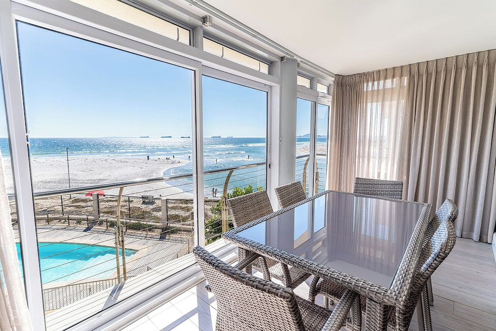 Luxury On The Beach Lagoon Beach 31/55