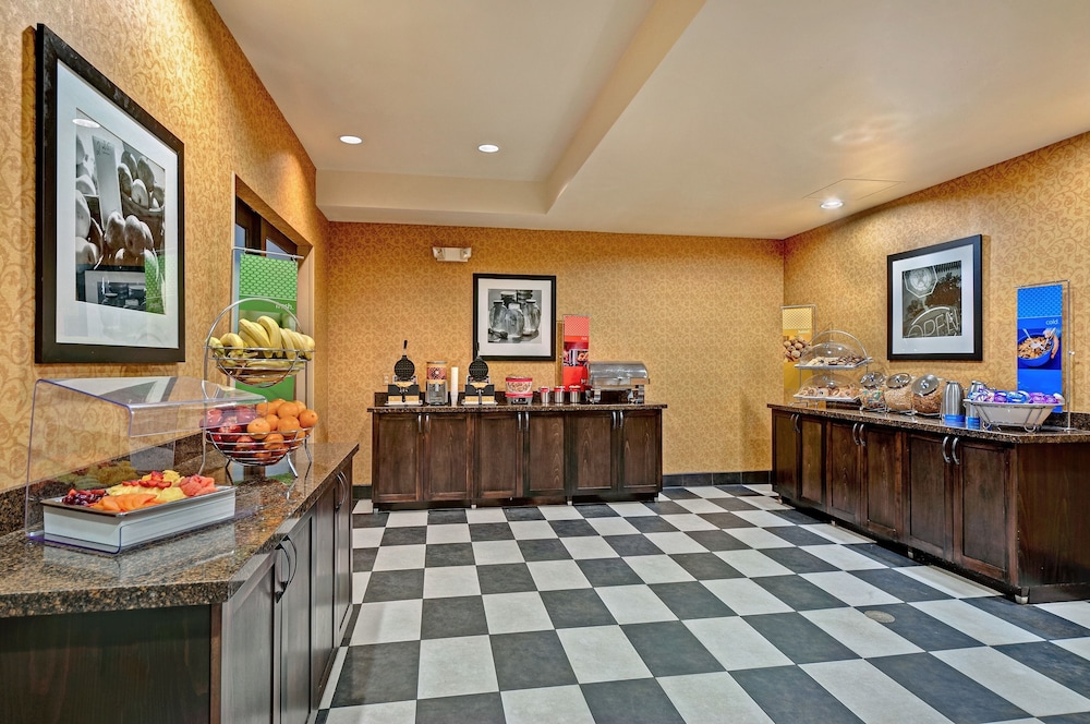 Hampton Inn Lake Havasu 11/49