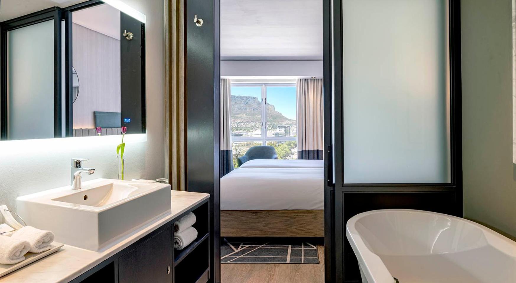غرفة بسريرين منفصلين بإطلالة، Hyatt Regency Cape Town 6/7