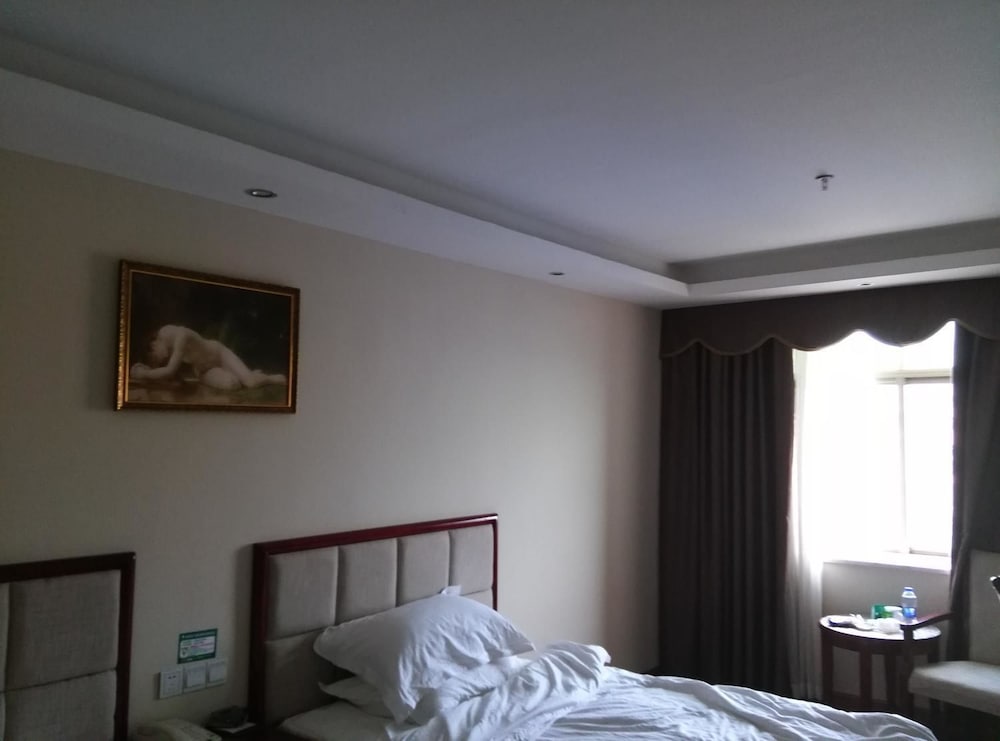 Greentree Inn Guangzhou Chimelong Paradise Yuangang Metro Station Hotel 4/26