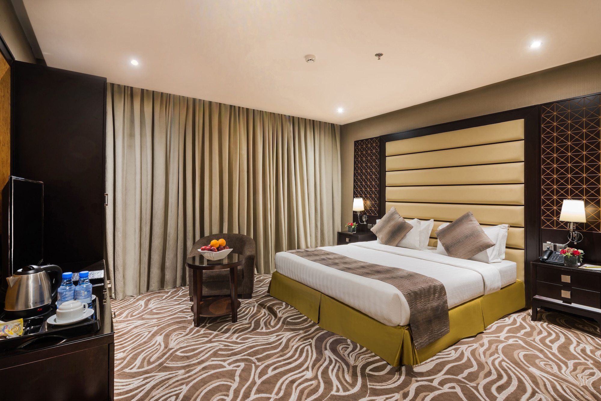 DELUXE, DOUBLE BED