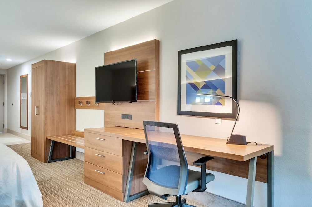Holiday Inn Express Hotel And Suites Lake Elsinore 51/61