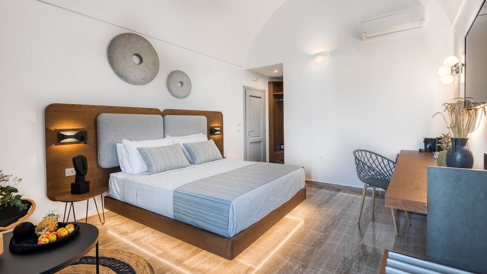 Volcanic Arc Santorini Suites 26/59