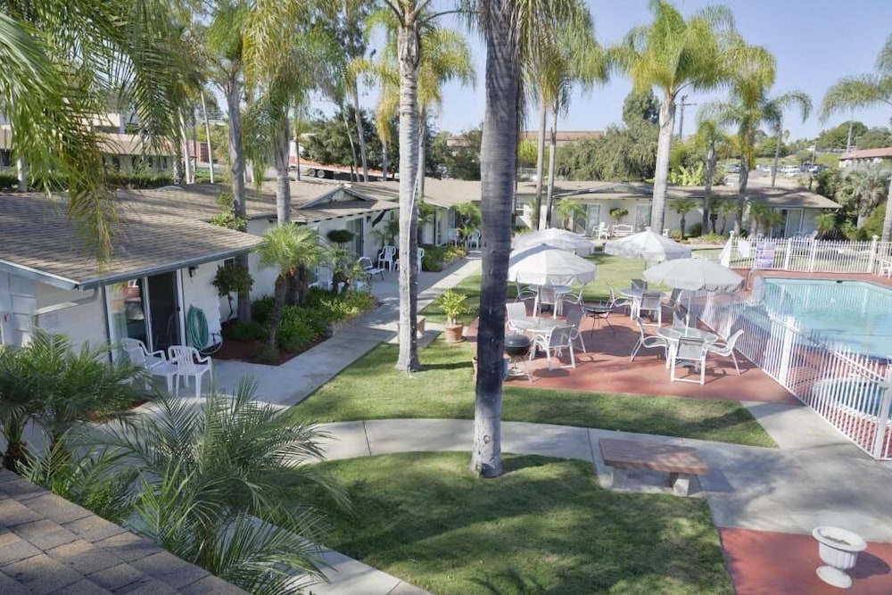 Fallbrook Country Inn 20/65