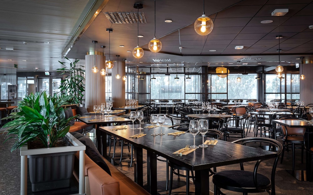restaurant cafeteria