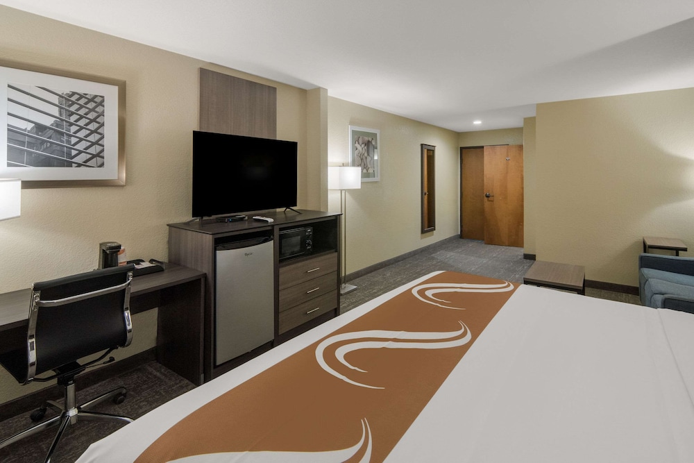 Quality Inn and Suites Roanoke Fort Worth North TX 35/46