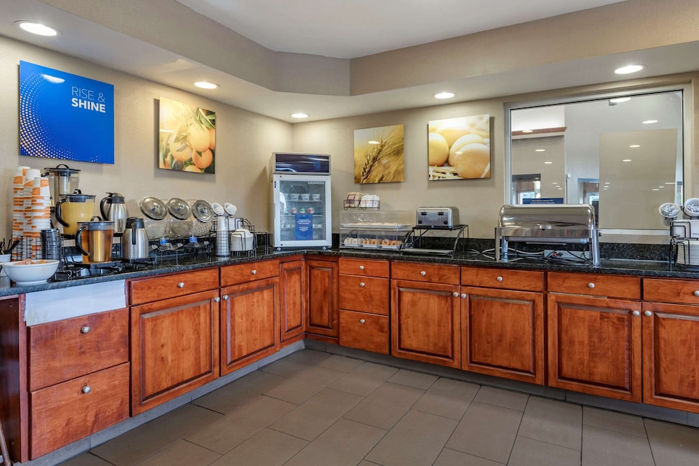 Comfort Inn Suites Dimondale Lansing 10/35