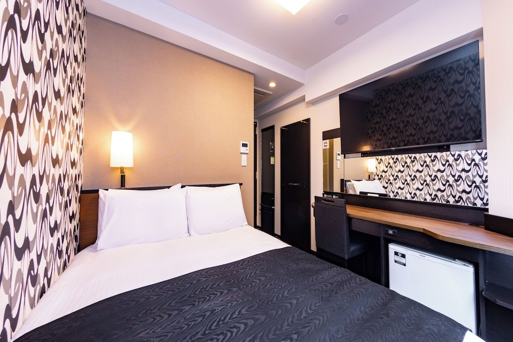 ROOM, DOUBLE BED