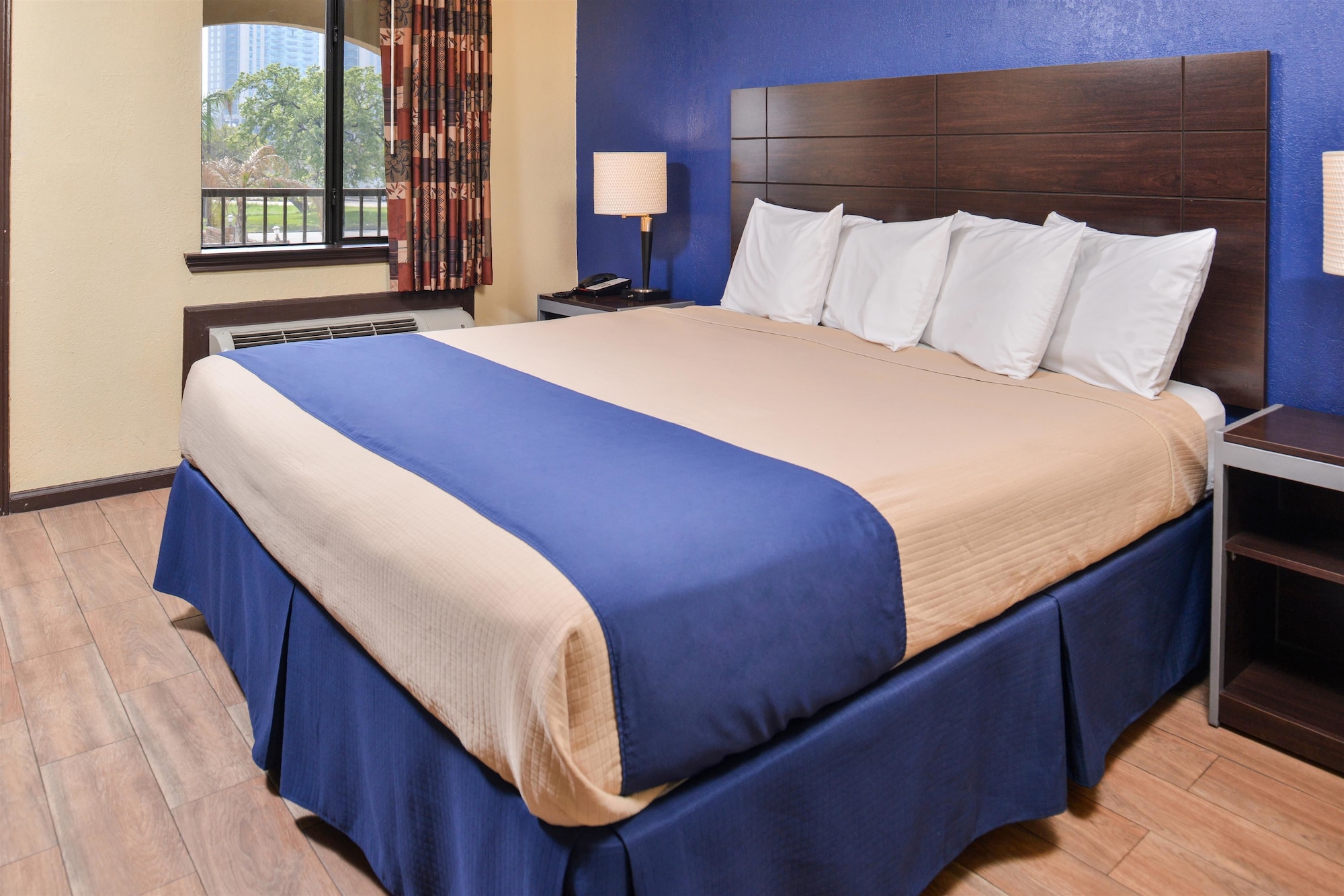 ECONOMY, KING BED
