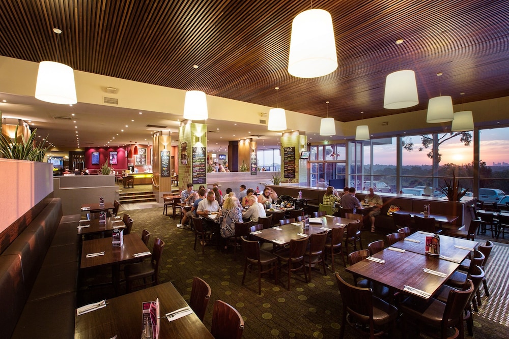 Shoppingtown Hotel 31/53