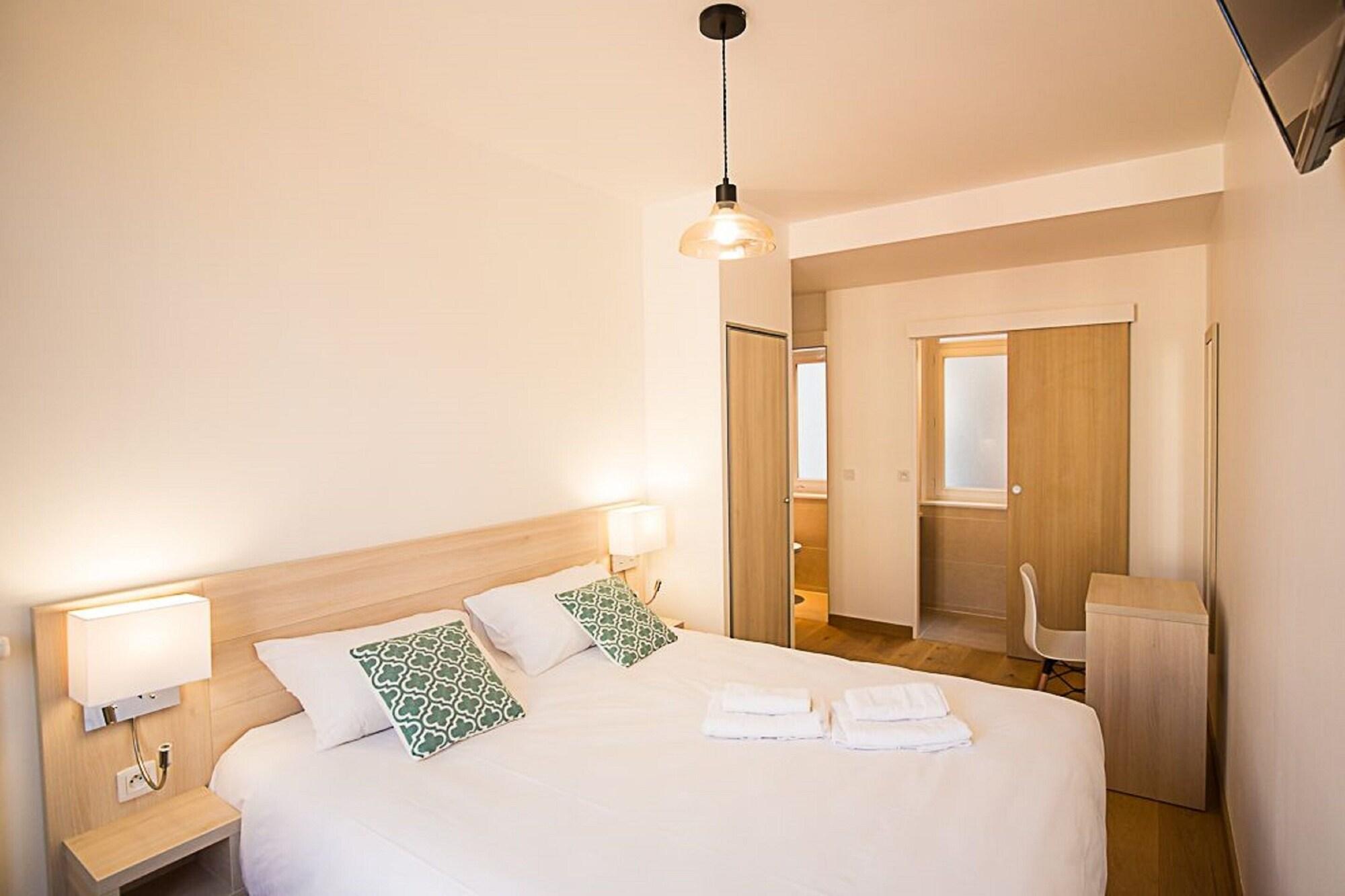 Hotel Ambassadeur 8/22