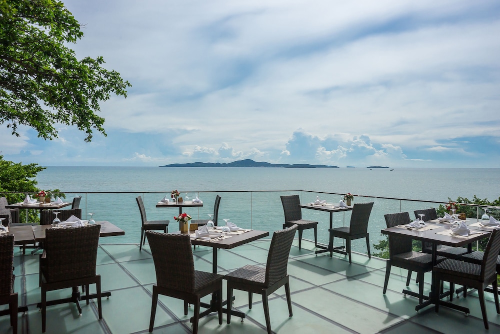 ROYAL CLIFF BEACH HOTEL 56/72